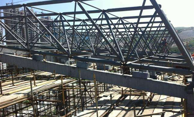 亳州简述网架公司的黑色压型钢板的吊装步履